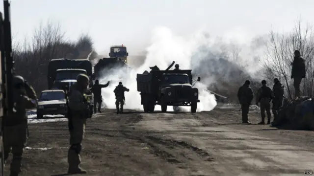 乌克兰军队乘军车撤出杰巴利采韦