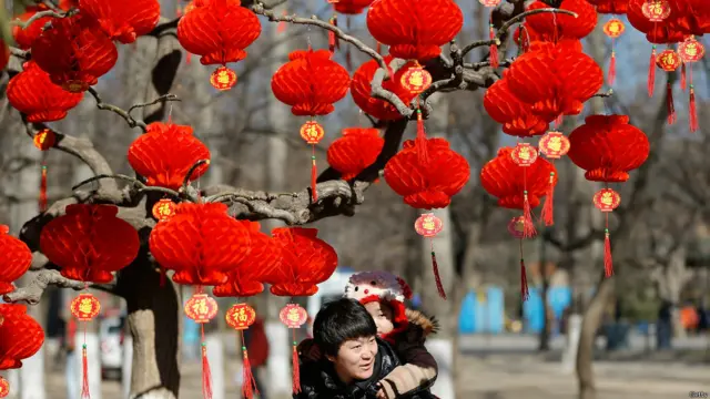 北京庙会中的游客