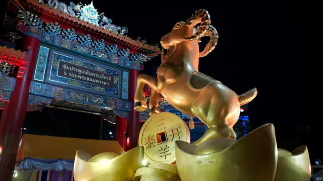 曼谷唐人街金羊雕像