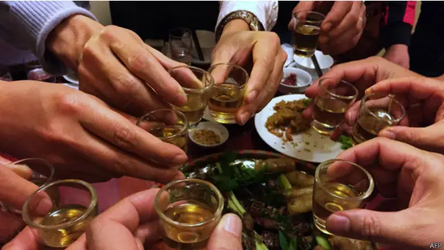 اگه اومدنی شدین به بطری مشروب هم بیارین