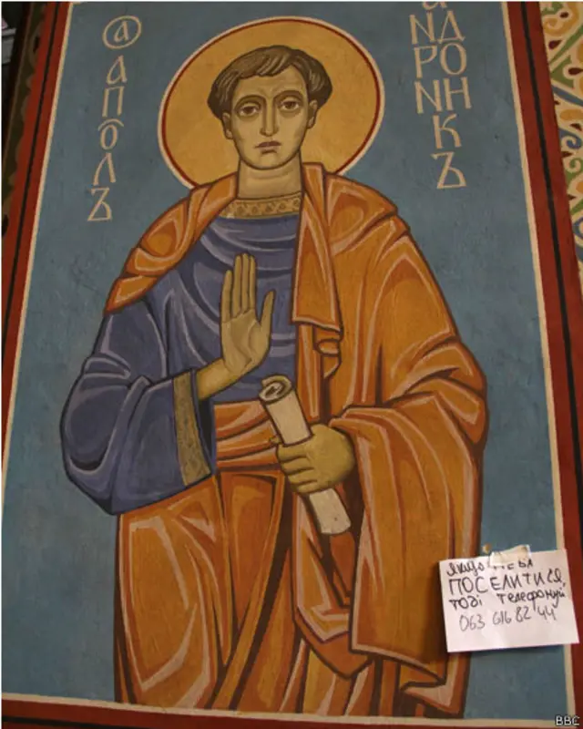 Тут же видавали ліки, їжу, теплий одяг і допомагали знайти житло. 