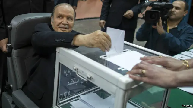 بوتفليقة يدلي بصوته في انتخابات الرئاسة عام 2014