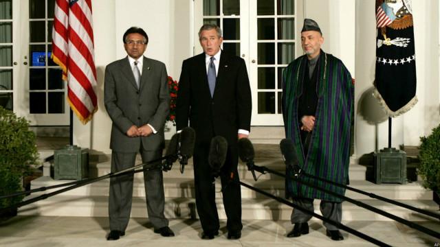 د ۲۰۰۶ کال سپتمبر، د روژې په میاشت کې کله چې د کابل او اسلام آباد تر منځ اړيکې ډېري سره خرابې شوې، د امریکا ولسمشر جورج بوش، د افغانستان او پاکستان ولسمشران واشنګتن ته دعوت کړل. 