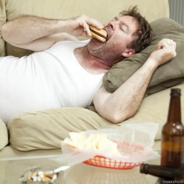 Al encontrarse con la marihuana las neuronas originalmente encargadas de mitigar el apetito hacen que el usuario tenga un hambre voraz.