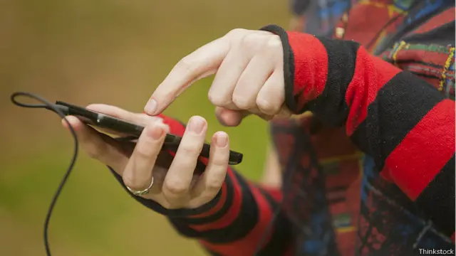 Persona escuchando música