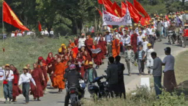ပင်မ သပိတ် စစ်ကြောင်း ဟာ အခု လက်ပံတန်း မှာ ရပ်နားနေ
