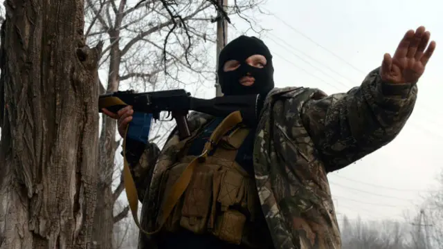 یوکرین کے مشرقی علاقوں میں روس نواز باغیوں اور یوکرین کی فوج کے درمیان شدید جھڑپیں ہو رہیں