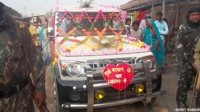 متعدد کوششوں کے باوجود بھی دھیرج اور ان کے خاندان سے بات تو نہیں ہو پائی لیکن ان کے رشتہ داروں کے مطابق یہ ’پكڑوا شادی‘ کا معاملہ ہے