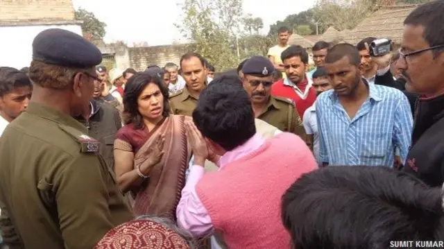 متعدد کوششوں کے باوجود بھی دھیرج اور ان کے خاندان سے بات تو نہیں ہو پائی لیکن ان کے رشتہ داروں کے مطابق یہ ’پكڑوا شادی‘ کا معاملہ ہے