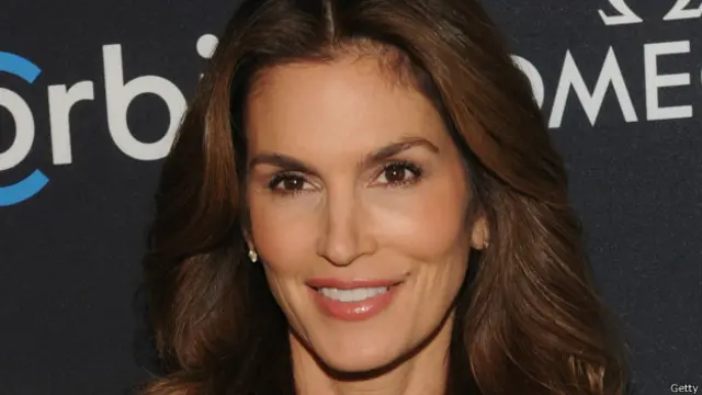 Muchos han defendido a Cindy Crawford tras el filtrado de las fotos.