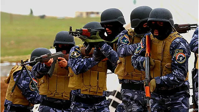 نیروهای ارتش عراق با آموزش و پشتیبانی آمریکا سعی دارند اراضی اشغال شده به دست داعش را آزاد کنند