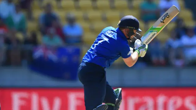 انگلینڈ کی ٹیم پہلے بیٹنگ کر رہی ہے