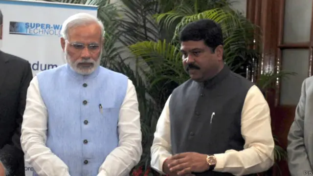 मोदी और धर्मेंद्र प्रधान