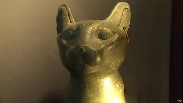 Estátua de gato egípcia | Foto: BBC