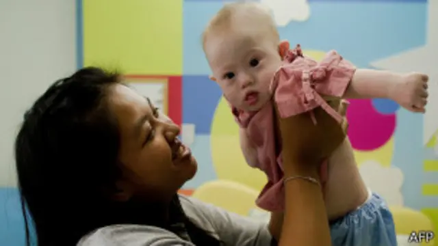 ဉာဏ်ရည်မမီတဲ့ သားငယ်နဲ့ ထိုင်း အငှား ကိုယ်ဝန် မိခင်