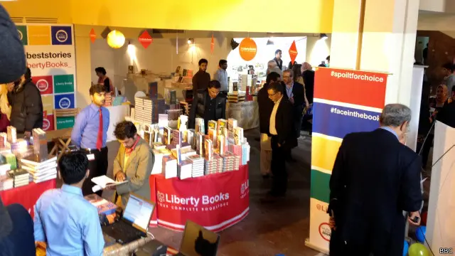 لاہور ادبی میلے میں حاضرین کی بڑی تعداد نے شرکت کی۔