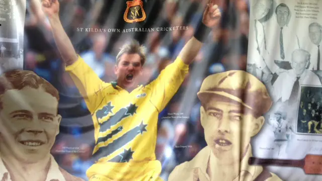 د وارن وارييرز لوبډلې له لوري د استراليا وتلي ورو توپ اچوونکي او لوبډلمشر شېن وارن او اندريو سايمنډز درې، درې لوبغاړي وسوځول