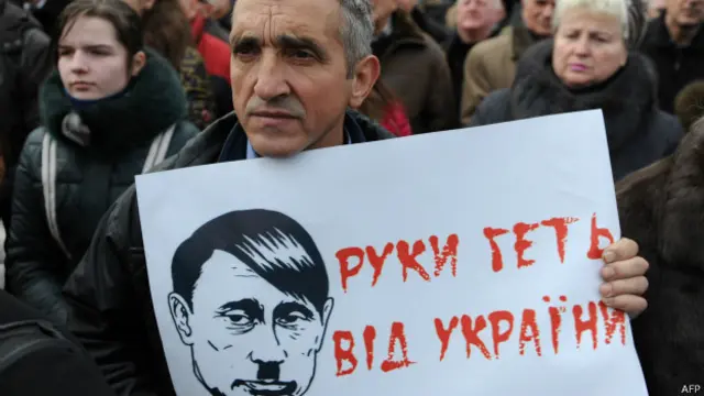 Участники митинга во Львове