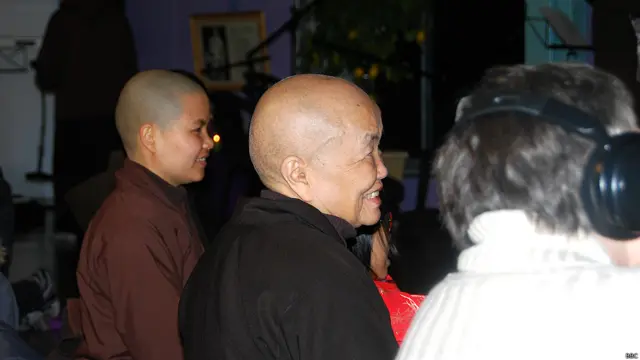 Sư cô Chân không, nhân vật số hai ở Làng Mai, sau Thiền sư Nhất Hạnh, đang nở nụ cười hạnh phúc khi theo dõi đêm văn nghệ. Cô nói với BBC: "Di sản của Thầy đã được tiếp nối từ rất lâu rồi, chứ không đợi đến tận hôm nay", dù là đi từ Đông qua Tây, từ Nam lên Bắc hay từ trong nước ra hải ngoại...