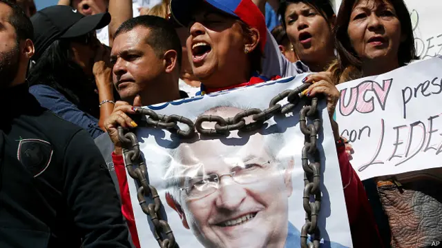 莱迪兹玛的支持者上街示威