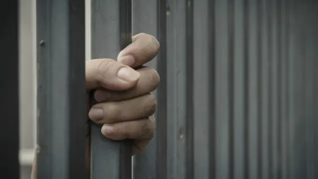 ’لڑکی نے اپنا نام لبنیٰ بتایا ہے اور وہ بھتے کے لیے گولڈن نمبرز کا انتخاب کرکے فون کرتی تھی۔ لڑکی فرسٹ ایئر کی طالبہ ہے اور ہماری سوچ سے بھی زیادہ شاطر ہے‘