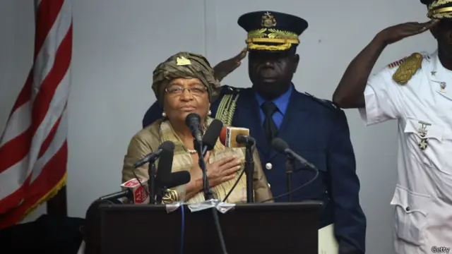 لائبیریا کی صدر ایلن جانسن سرلیف نے جمعے کو سرحدیں کھولنے کی باتیں کہیں