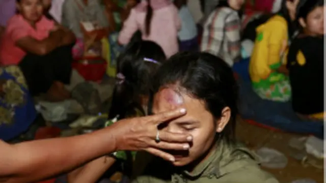 ဖေဖေါ်ဝါရီလ ၂၀ရက်နေ့ကလည်း E Land စက်ရုံရှေ့က သပိတ်စခန်း ဖြိုခွဲခံခဲ့ရ