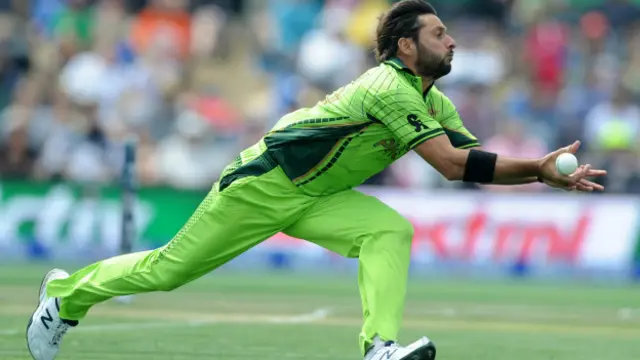 شاہد آفریدی کم ہی کیچ گراتے ہیں لیکن اس میچ میں انہوں نے سیمیولز اور براوو کے کیچ چھوڑے 