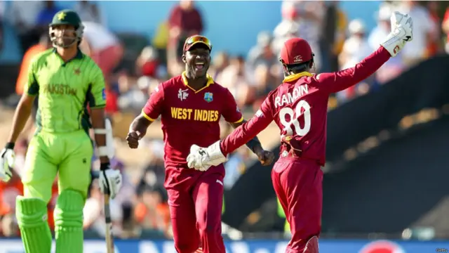 تاہم باقی تمام کھلاڑیوں نے مایوس ہی کیا اور آٹھ پاکستانی بلے بازوں کا سکور دوہرے ہندسوں میں بھی نہ پہنچ سکا۔