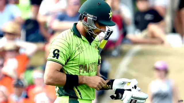 مصباح الحق پر بھارت اور ویسٹ انڈیز دونوں ٹیموں کے خلاف پاکستان کی مایوس کن کارکردگی کا بوجھ ہے