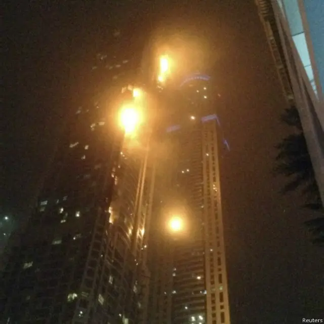 أدت شدة الرياح إلى انتشار النيران في البناية التي يصل ارتفاعها إلى 336.1 مترا وتضم 79 طابقا.