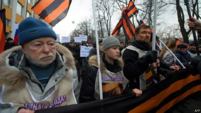 يتوقع ارتداء العديد من أنصار الكرملين شارات سان جورج، رمز البطولة العسكرية الروسية.