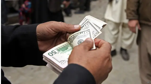 يعتقد المحققون أن الجناة هربوا حاليا عبر الحدود إلى باكستان.