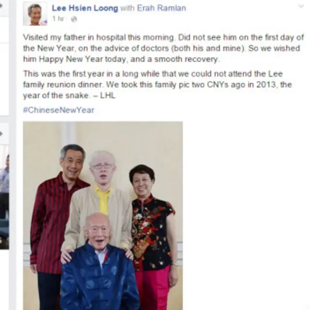 李显龙在脸书上贴出2013年与父亲的合影 