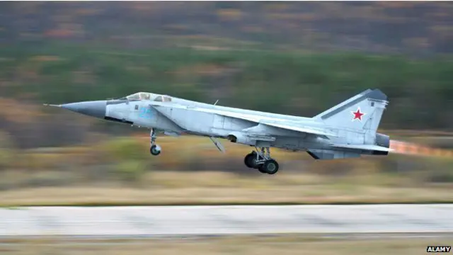 Phi cơ MiG-31 thỉnh thoảng hộ tống cho các phi cơ Bear