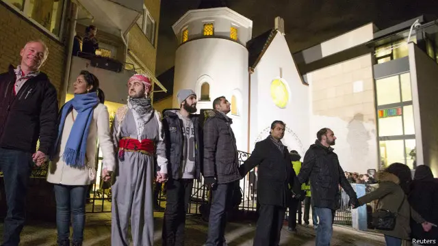 مسلم نوجوانوں کے مطابق، اتنی بڑی تعداد میں لوگوں کا یہودیوں سے اظہارِ یکجہتی ثابت کرتا ہے کہ دنیا کے زیادہ تر مسلمان امن کے علم بردار ہیں