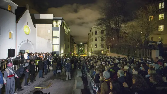 امن دائرے کے منتظمین کا کہنا ہے کہ اُنہیں توقع تھی کہ زیادہ سے زیادہ 40 سے 50 لوگ وہاں آئیں گے