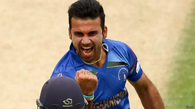 افغان بولرز نے سری لنکن اننگز کے ابتدائی دو اوورز میں دو وکٹیں لیں