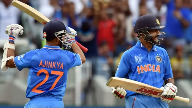 کوہلی کے جانے کے بعد دھون نے ریہانے کے ساتھ مل کر جارحانہ بلے بازی کی اور 13 اوور میں 100 رنز بنا ڈالے۔