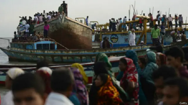 बांग्लादेश की नौका डूबी