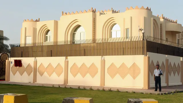 ایک انٹرویو میں انھوں نے قطر میں طالبان کے دفتر پر پرچم نہ لہرانے کے حکم پر ناراض ہو کر امریکہ کے ساتھ مذاکرات ختم کرنے کا اعلان کر دیا تھا