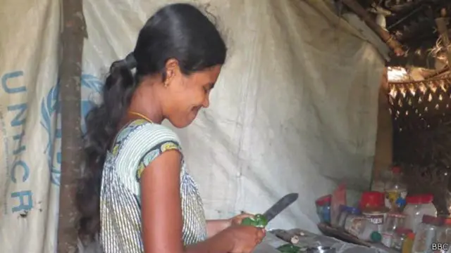 සාම්පූර්හි පවුල් අටසිය විසිපහක් තවමත් අනාථ කඳවුරුවල වෙසෙති