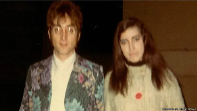 John Lennon y Lizzie Bravo