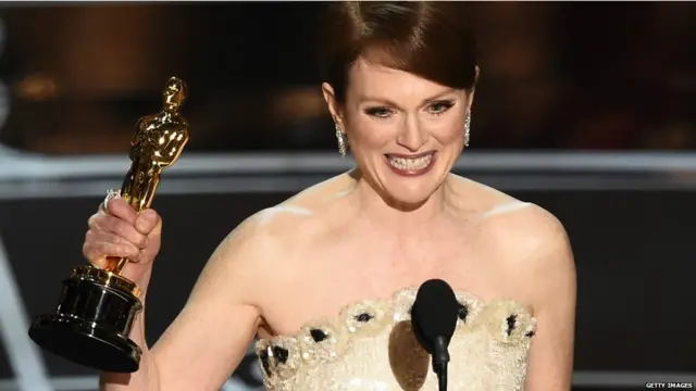 جولیانا کو فلم سٹل ایلس میں ایک الزائمر کی مریضہ کا کردار ادا کرنے کے لیے بہترین اداکارہ کا ایوارڈ ملا۔