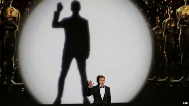 هر کال د امریکا په فلمي صنعت هالیووډ کې چې د نړۍ تر ټولو لوی فلمي صنعت دی د کوچنۍ او لویې کچې ګڼ فلمونه نندارې ته وړاندې کېږي.