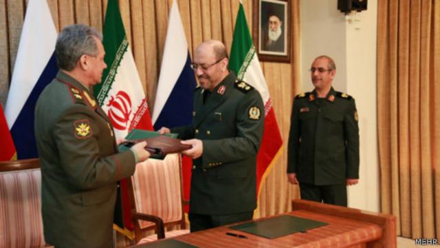 پیشتر وزرای دفاع ایران و روسیه موافقت نامه دفاعی امضا کرده و بر حل و فصل مسئله سیستم دفاع موشکی  اس-۳۰۰تاکید کرده بودند