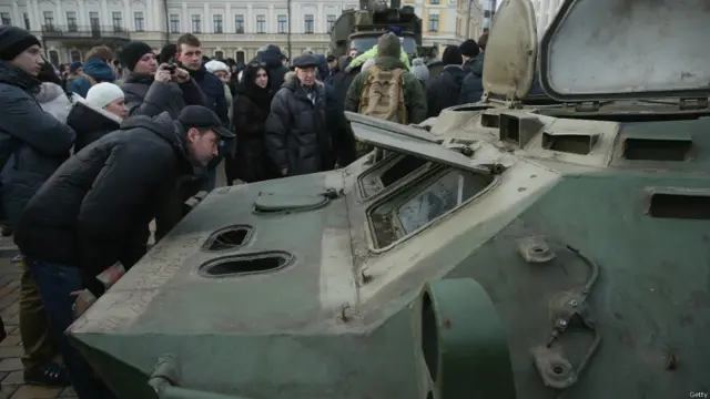 БТР-80. На машину встановлено шини і приціл кулемета нового зразка російського виробництва, сказано в табличці біля експоната. Протягом 23 років Україна не закупила в Росії жодного БТР.