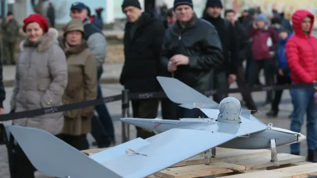 Дрон, або розвідувальний безпілотний літак.