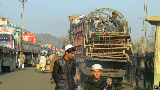 پاکستان میں قانونی طورپر مقیم افغان شہریوں کو اس سال کے آخر تک یہاں رہنے کی اجازت دی گئی ہے 