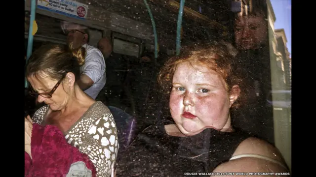 تعداد عکس های شرکت کننده امسال در این مسابقه رکورد شکسته است. ۱۷۳ هزار و ۴۴۴ عکس از ۱۷۱ کشور در این مسابقه شرکت کرده است. عکس از داگی والاس در رشته پرتره نگاری حرفه ای با عنوان: "گلاسگو، شهر دوم امپراتوری". 